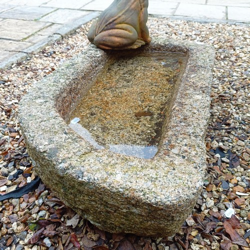 818 - A stone trough, and an ornamental toad (2)