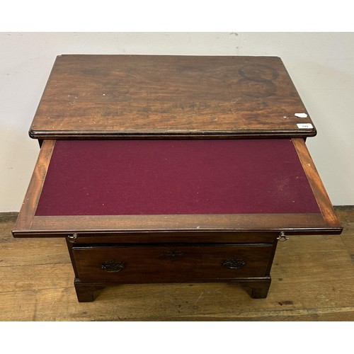 749 - A 19th century mahogany chest, having a brushing slide above four graduated drawers, 75 cm wide