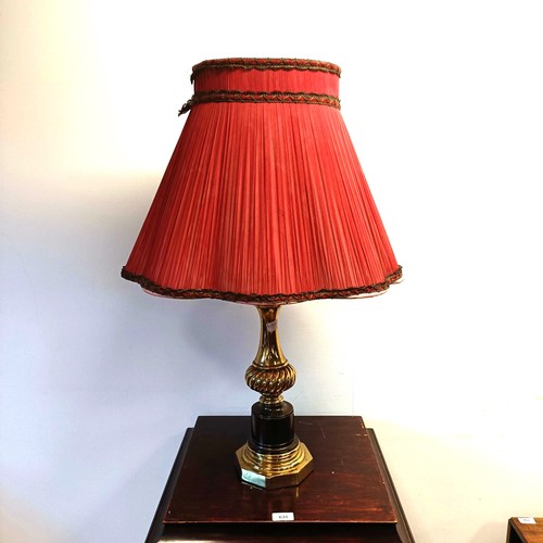 635 - A gramophone, and a table lamp (2)