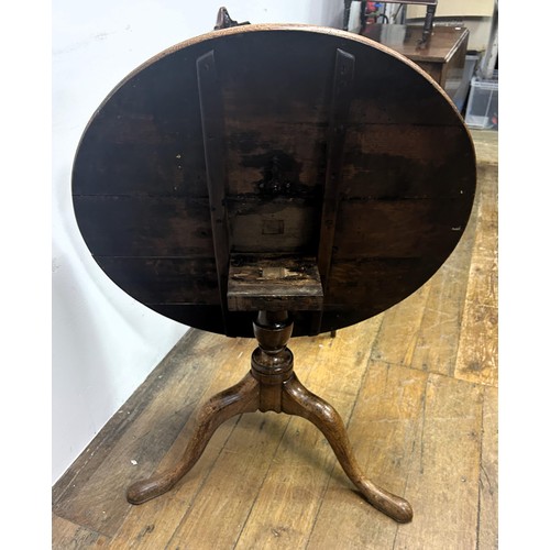 645 - A set of four 19th century walnut dining chairs, and an oak wine table, 78 cm diameter (5)