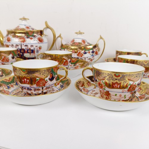 519 - An early 19th century Spode 967 pattern tea service, deorated in an Imari pallet