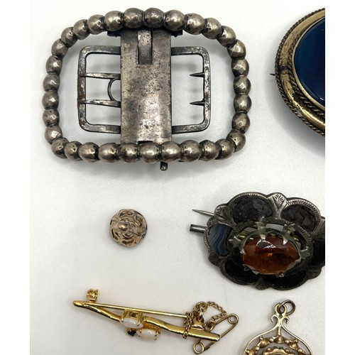 13 - A silver coloured metal buckle, and assorted other jewellery (qty)