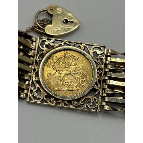 84 - An Edward VII gold sovereign, 1902, inset into a 9ct gold bracelet, with a heart shape padlock clasp... 