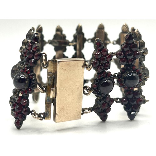 211 - A 19th century garnet bracelet