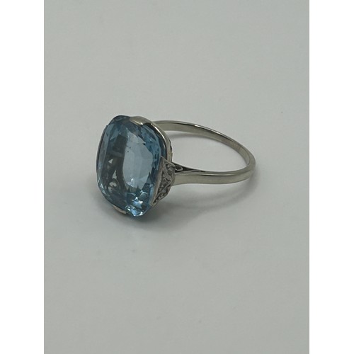 19 - An 18ct white gold and aquamarine ring, ring size M, in a vintage jewellery box