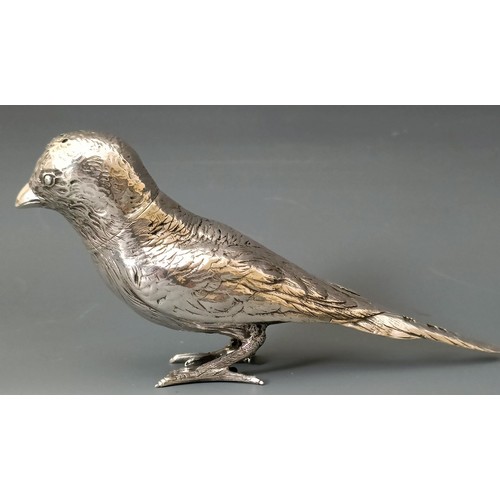 360 - A Victorian silver novelty pepperette in the form of a bird, London 1894, 2.6 ozt, 12 cm wide