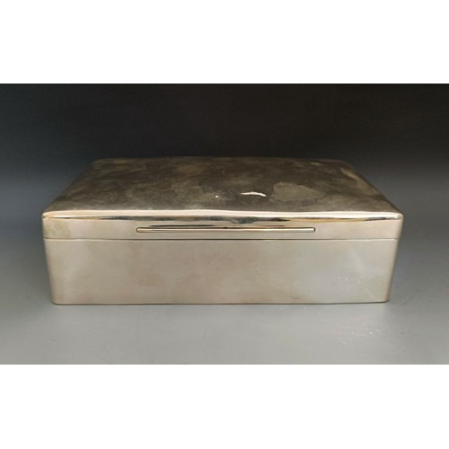 377 - An Edward VII silver cigar box, London 1902, 24 cm wide