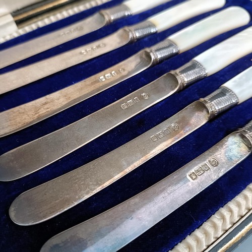 392 - A set of six George V silver and mother of pearl handled butter knives, Sheffield 1911, cased