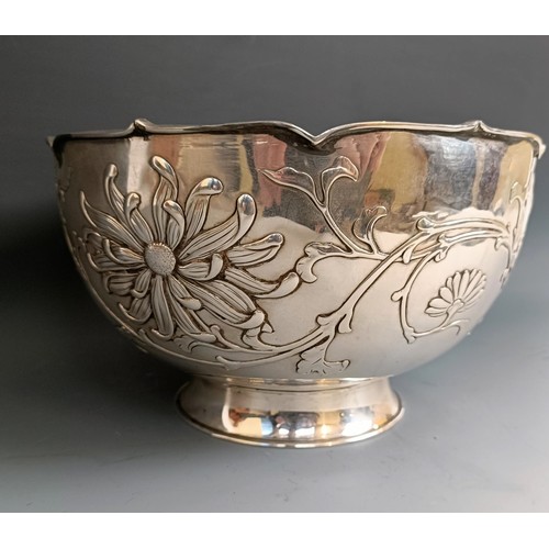 412 - A Japanese silver bowl, decorated flowers, stamped Miyamoto Shoko, Tokyo, 895 g