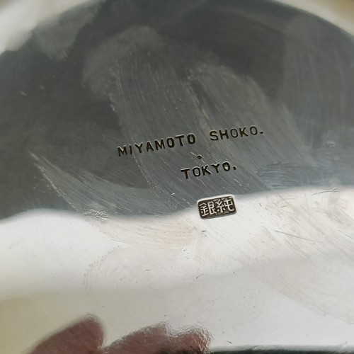 412 - A Japanese silver bowl, decorated flowers, stamped Miyamoto Shoko, Tokyo, 895 g