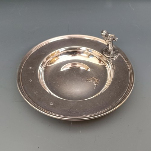 413 - An Elizabeth II armada dish, with attached golfing figure, London 1973, 3.7 ozt