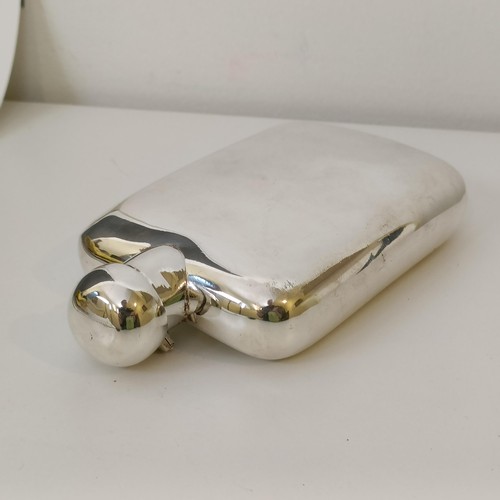 414 - A George V silver hip flask, London 1914, 5.3 ozt