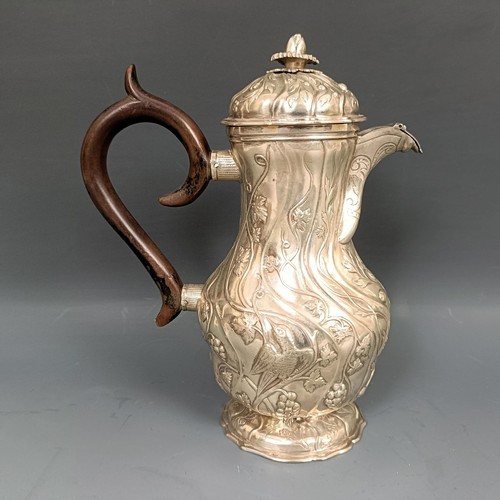 415 - An 18th century Continental silver coffee pot, with a carved wooden handle, possibly Augsburg, 340 g