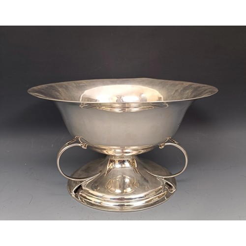 448 - An Art Nouveau silver pedestal bowl, London 1905, 20.4 ozt