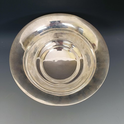 448 - An Art Nouveau silver pedestal bowl, London 1905, 20.4 ozt