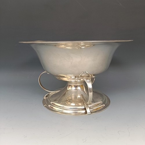 448 - An Art Nouveau silver pedestal bowl, London 1905, 20.4 ozt