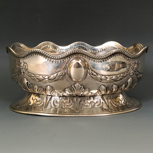 373 - A Victorian silver bowl, with swag decoration, London 1881, 5.8 ozt