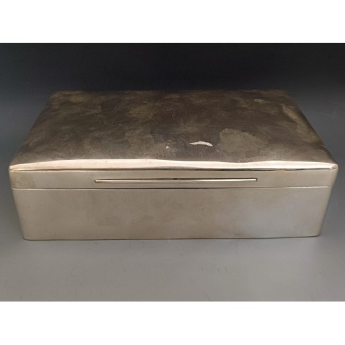 377 - An Edward VII silver cigar box, London 1902, 24 cm wide