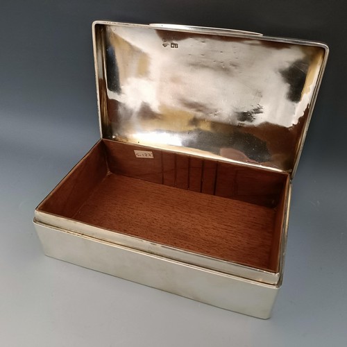 377 - An Edward VII silver cigar box, London 1902, 24 cm wide