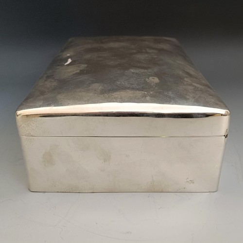 377 - An Edward VII silver cigar box, London 1902, 24 cm wide