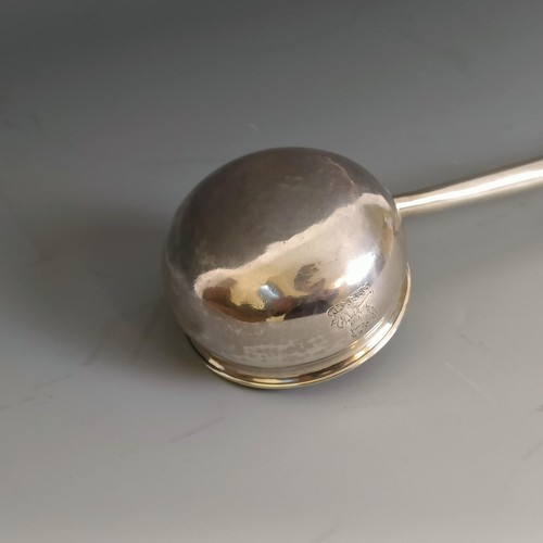 379 - An 18th century silver coloured metal and turned wood toddy ladle, 42 cm wide