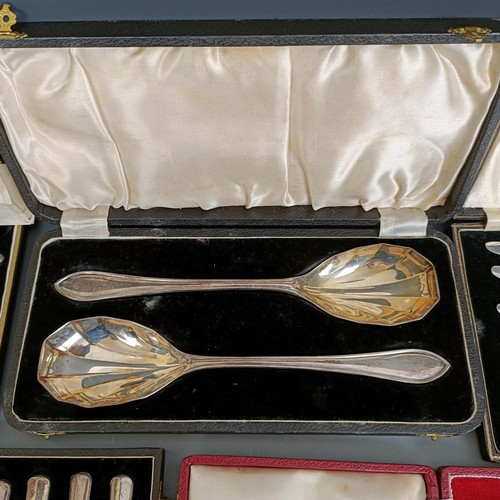 440 - A George V pair of salad servers, a set of six Queen Anne style spoons, 6.4 ozt, and three sets of s... 