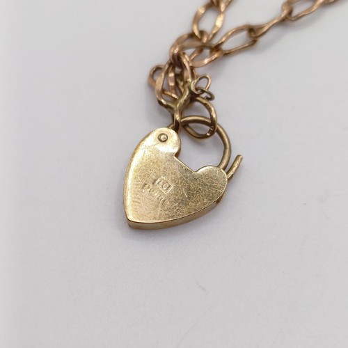 38 - A 9ct gold bracelet, with a heart shaped padlock clasp, 5.3 g