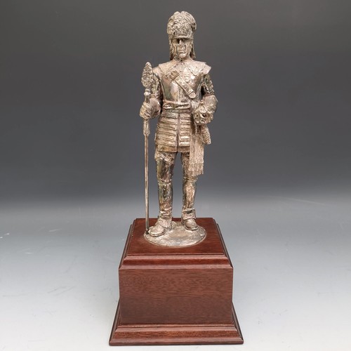 564 - An Elizabeth II silvered figure of a member of the Honourable Artillery Company, on a mahogany base,... 