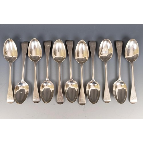 568 - A set of eleven Victorian Old English pattern dessertspoons, London 1862, 14 ozt