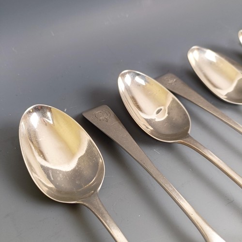 568 - A set of eleven Victorian Old English pattern dessertspoons, London 1862, 14 ozt