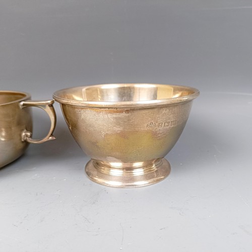 569 - A George V silver quaich, Birmingham 1931, and a sugar bowl 8 ozt (2)