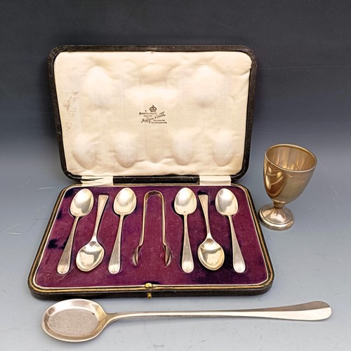 573 - A George V silver egg cup, a set of six teaspoons, with matching sugar tongs, cased, and a spoon, 6 ... 