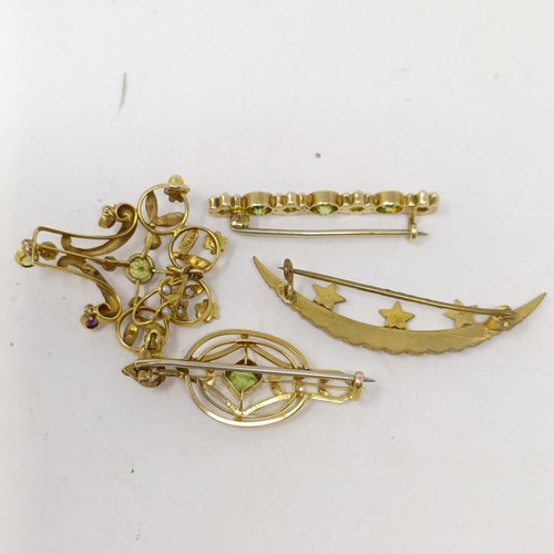 94 - A peridot and pearl pendant, and three brooches (4)