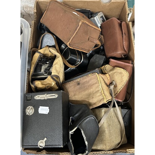 712 - Assorted cameras (4 boxes)