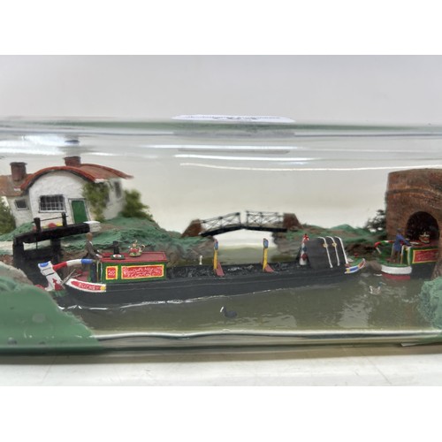 764 - An unusual barge in a bottle, scene from the Stratford on Avon Canal, 32 cm wide