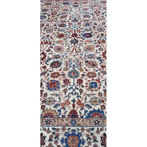 960 - A fine antique Persian handmade Tabriz carpet, 361 x 272 cm