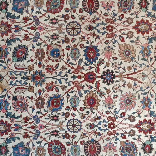 960 - A fine antique Persian handmade Tabriz carpet, 361 x 272 cm