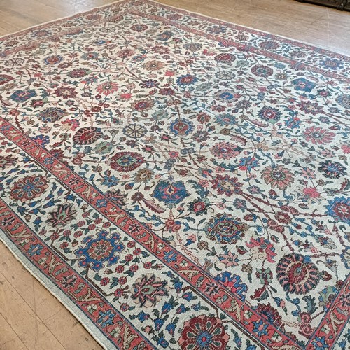 960 - A fine antique Persian handmade Tabriz carpet, 361 x 272 cm