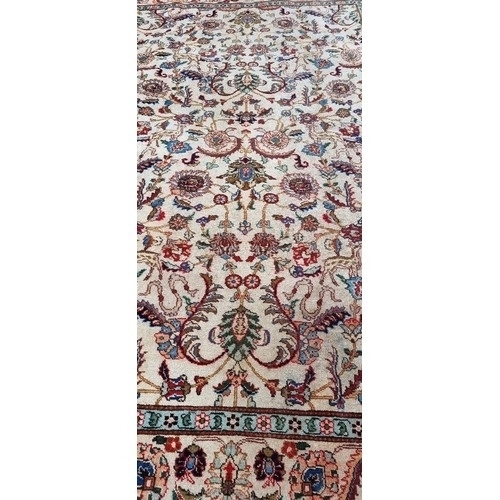 961 - A Persian handmade Tabriz carpet, 290 x 192 cm