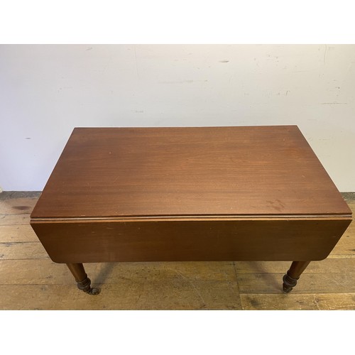 850 - A mahogany Pembroke table, 124 cm wide