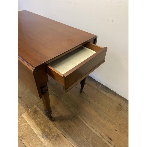 850 - A mahogany Pembroke table, 124 cm wide