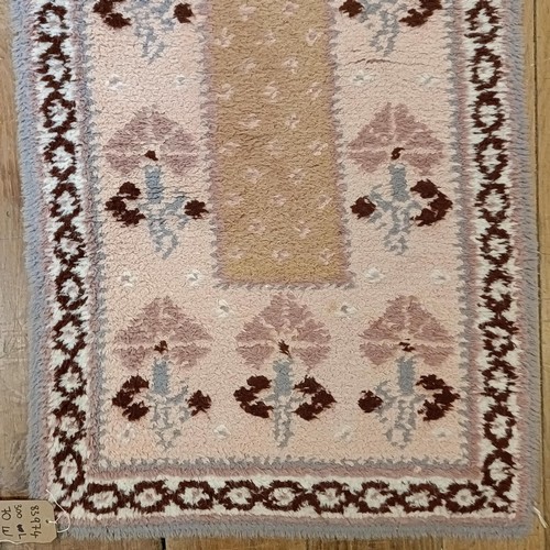 965 - A red ground runner, 275 x 75 cm, and a cream ground runner, 300 x 70 cm (2)