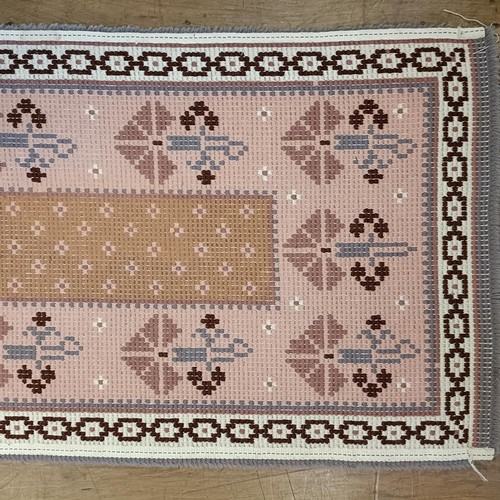 965 - A red ground runner, 275 x 75 cm, and a cream ground runner, 300 x 70 cm (2)