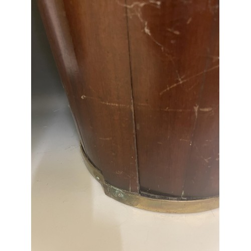 895 - A 19th century mahogany and brass bound plate bucket, with a swing handle, 30 cm diameter