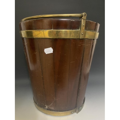 895 - A 19th century mahogany and brass bound plate bucket, with a swing handle, 30 cm diameter