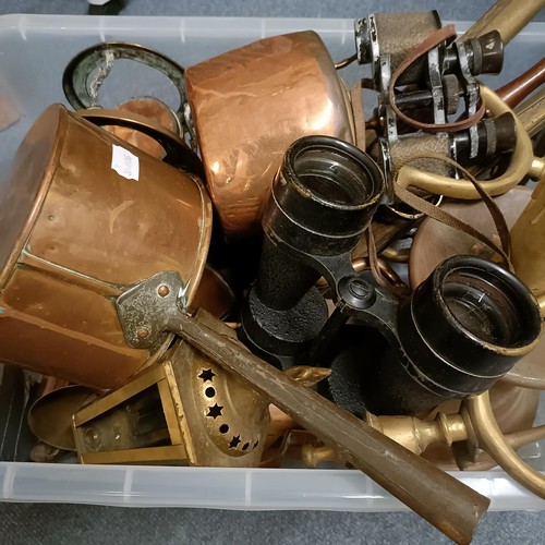 752 - Assorted copper and brass items (box)