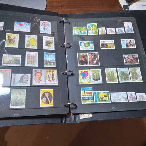 299 - Ireland, comprehensive collection from 1922 -1960, all stamps represented, in unused condition, many... 