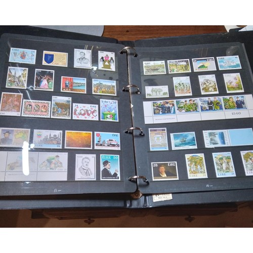 299 - Ireland, comprehensive collection from 1922 -1960, all stamps represented, in unused condition, many... 