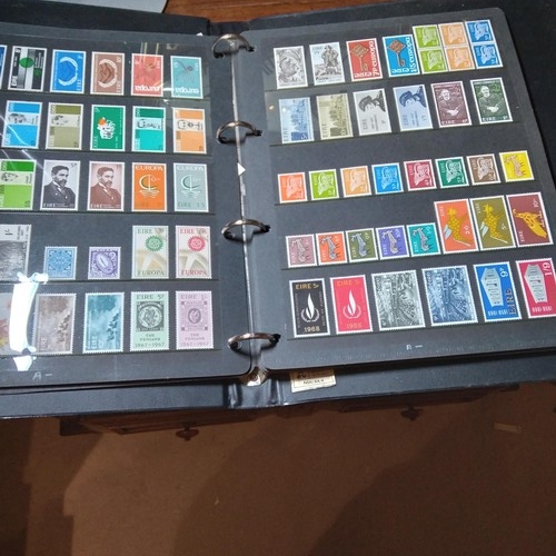 299 - Ireland, comprehensive collection from 1922 -1960, all stamps represented, in unused condition, many... 