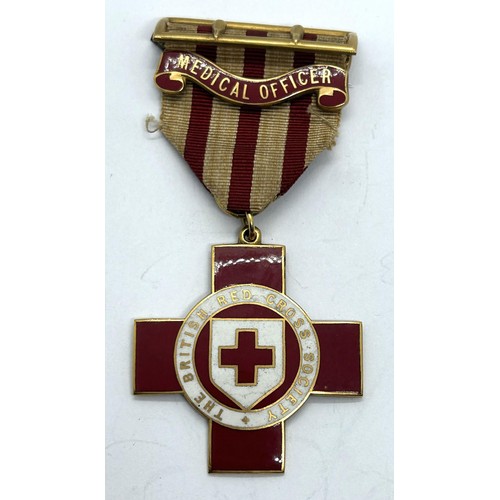 961 - A 9ct gold and enamel British Red Cross Society Medical Officer badge, No 267 Robert Smith MB B.Ch, ... 